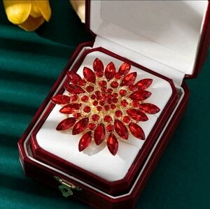 Red Elegant Crystal Sunflower Starburst Gold Tone Brooch Pin